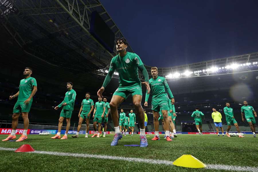 Jogadores do Palmeiras treinaram no Allianz antes do jogo contra o River Plate Jogadores do Palmeiras treinaram no Allianz antes do jogo contra o River Plate