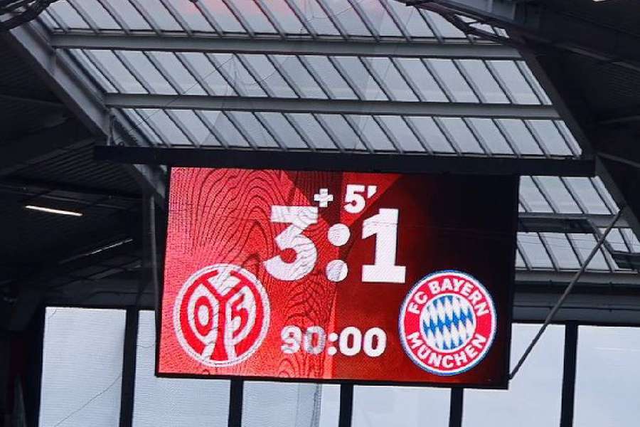 Bayern foi derrotado pelo Mainz nesse sábado (22)