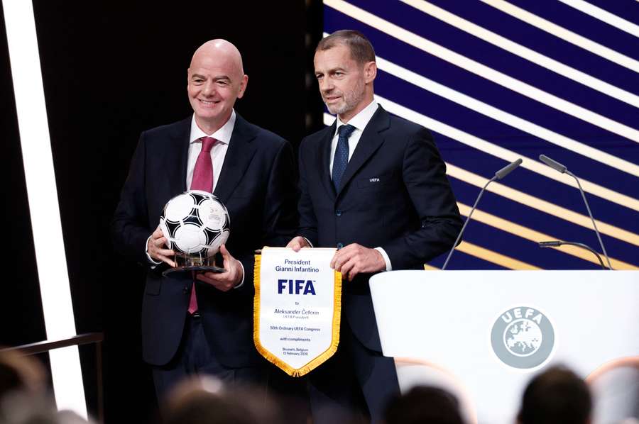 Gianni Infantino, presidente da Fifa, e Aleksander Ceferin, presidente da UEFA