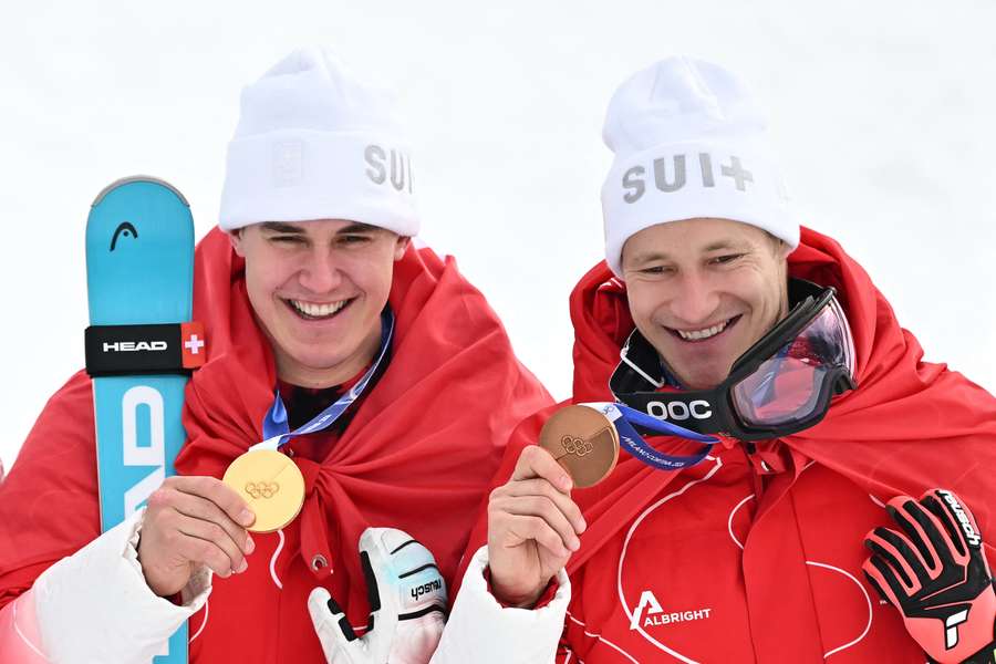 Die Schweizer Olympioniken Franjo von Allmen (l.) und Marco Odermatt (r.)