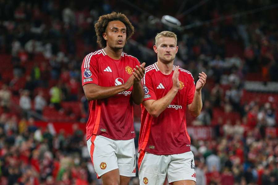 Joshua Zirkzee (L) en Matthijs de Ligt maakten vorige week hun debuut voor Manchester United