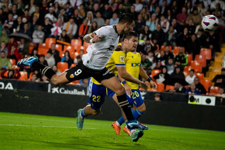 Duro during Valencia's win over Cadiz