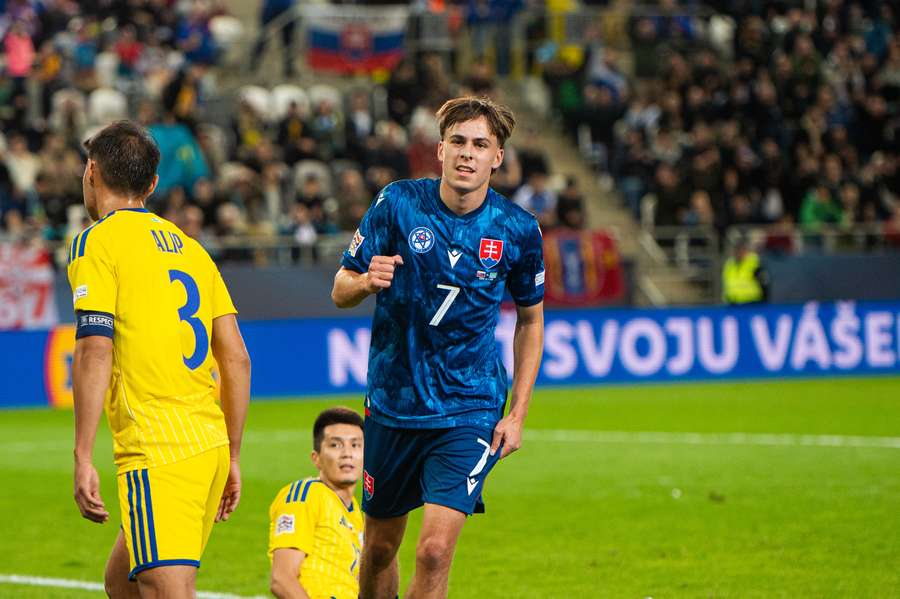 Sauer sa radoval zo svojho prvého gólu v reprezentácii. Sauer sa radoval zo svojho prvého gólu v reprezentácii.