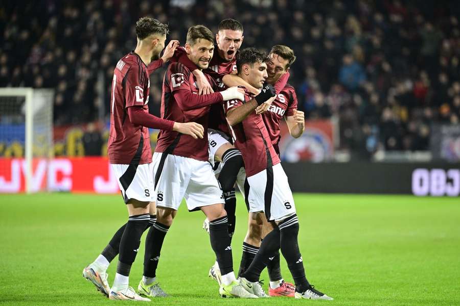 Sparta první půli ovládla 3:1.