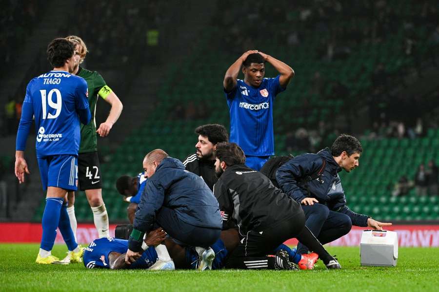 Antoine Baroan primește îngrijiri pe teren