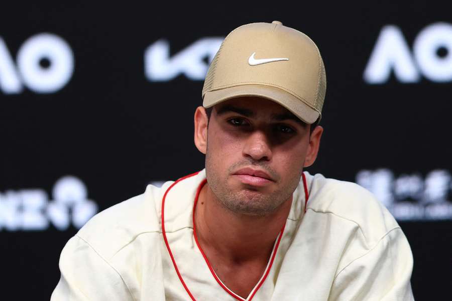 Alcaraz počas tlačovej konferencie.