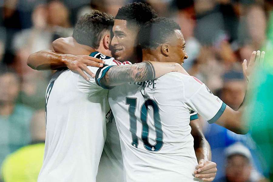 Real Madrid sa teší z troch bodov. Real Madrid sa teší z troch bodov.