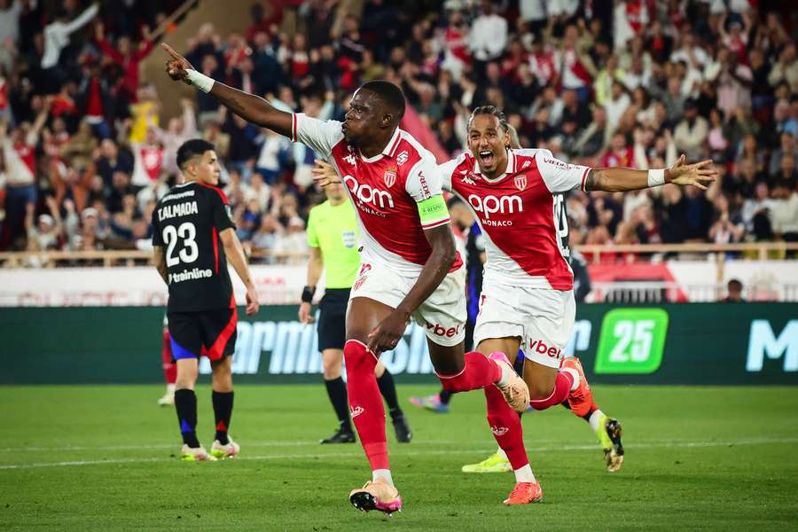 Monaco's Swiss midfielder Denis Zakaria celebrates after scoring his team's second goal 