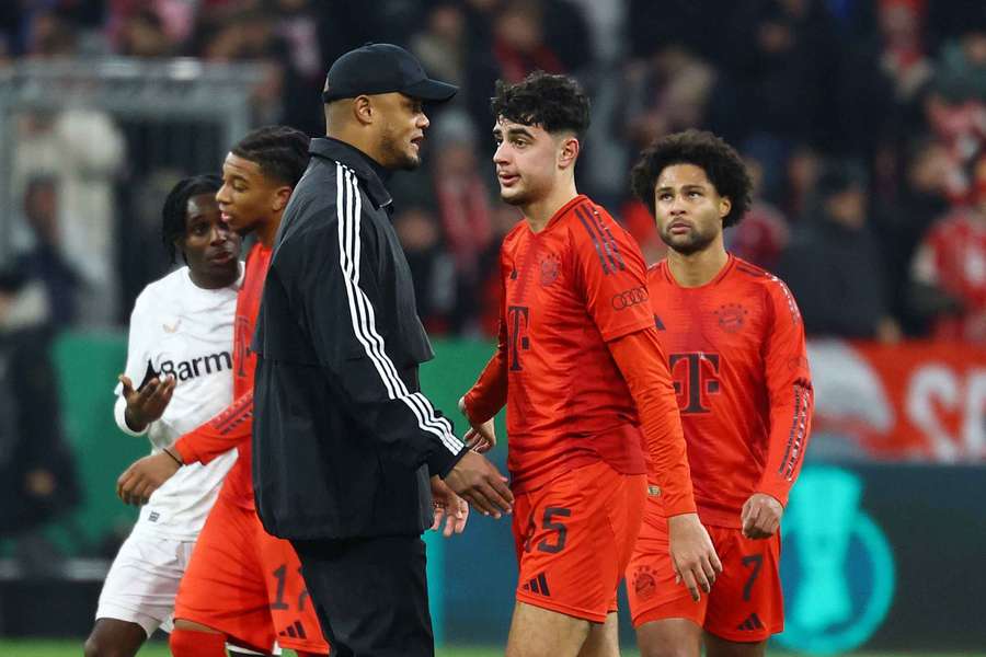 Coach Vincent Kompany makes sure to keep his team's heads held high after their German Cup elimination
