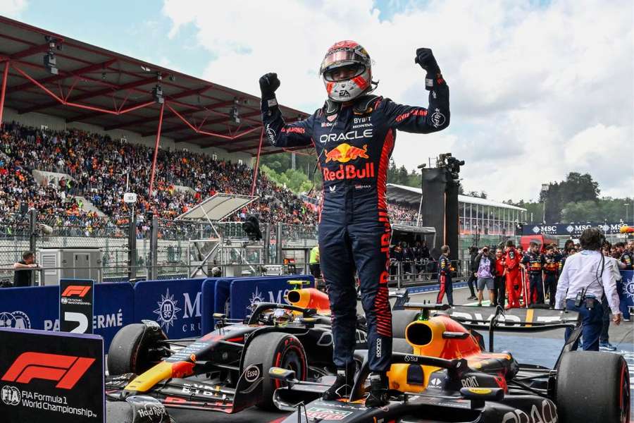 Max Verstappen no primeiro lugar, uma cena cada vez mais habitual