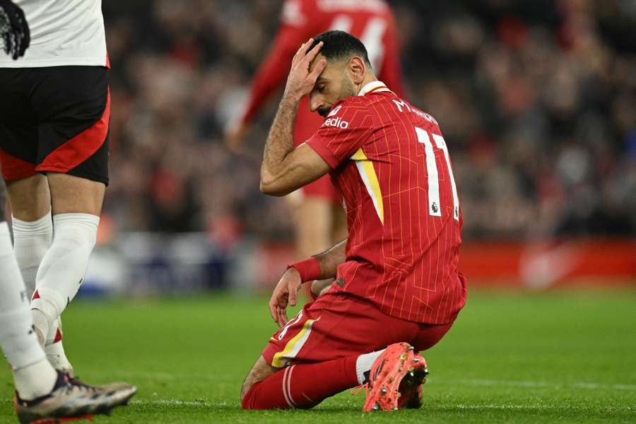 Salah deu assistência mas não conseguiu dar a vitória ao Liverpool