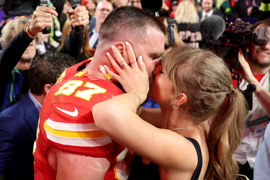 Taylor Swift felicita o seu namorado pela vitória na Super Bowl