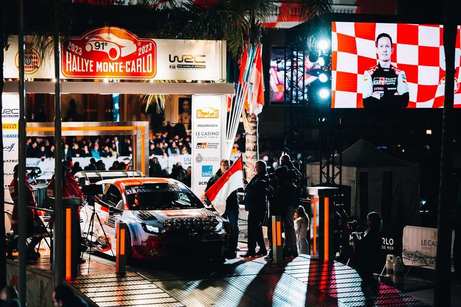 Ogier vyrazil v Monte Carlu za devátým triumfem, po úvodní etapě vede