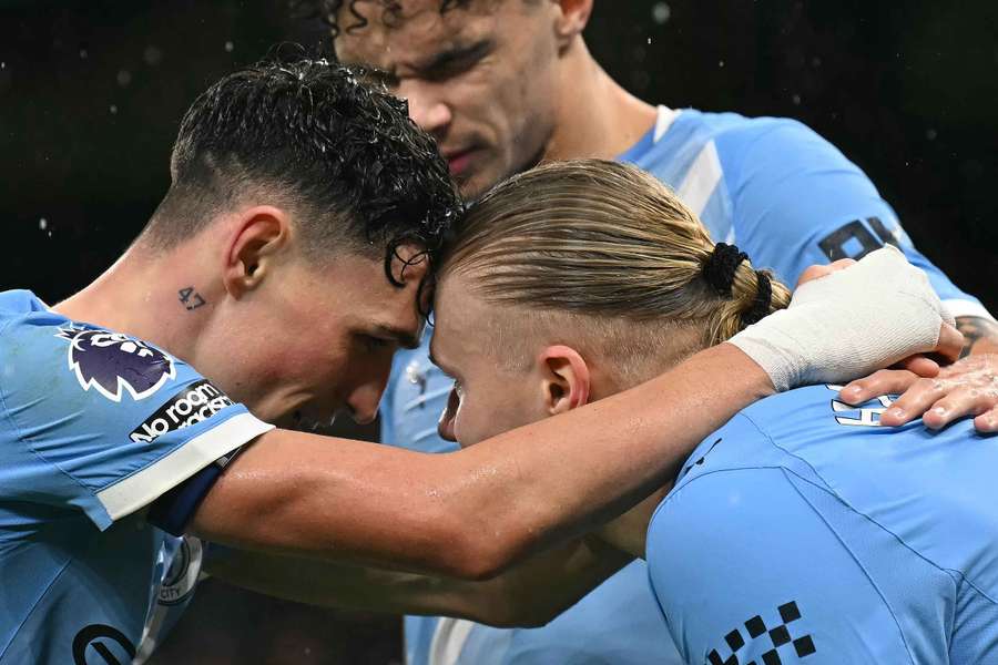 Jucătorii lui City sărbătoresc marcarea unui gol