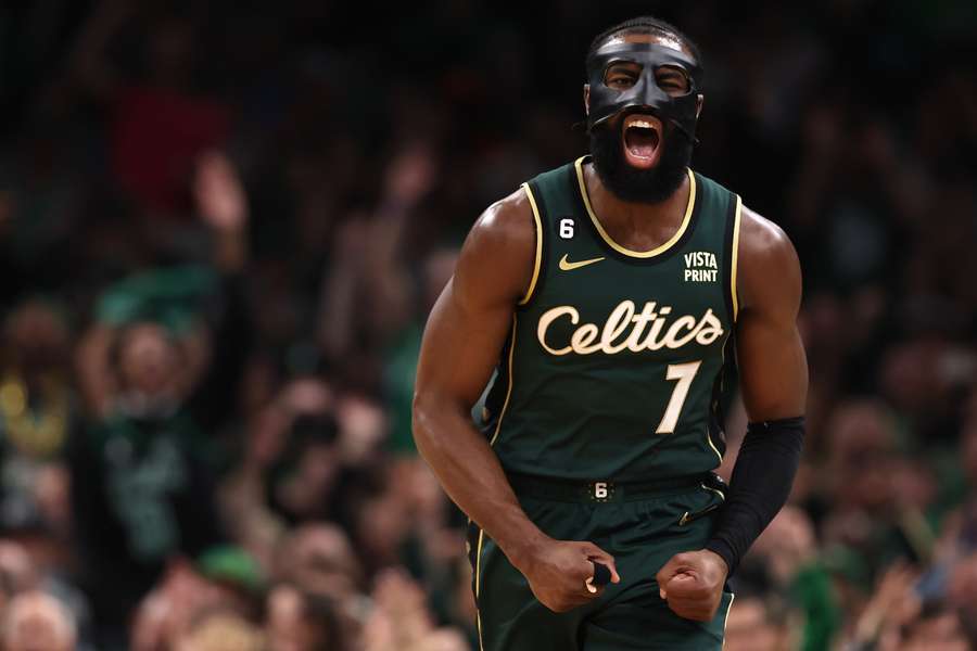 Jaylen Brown comandou os Celtics na estreia dos playoffs