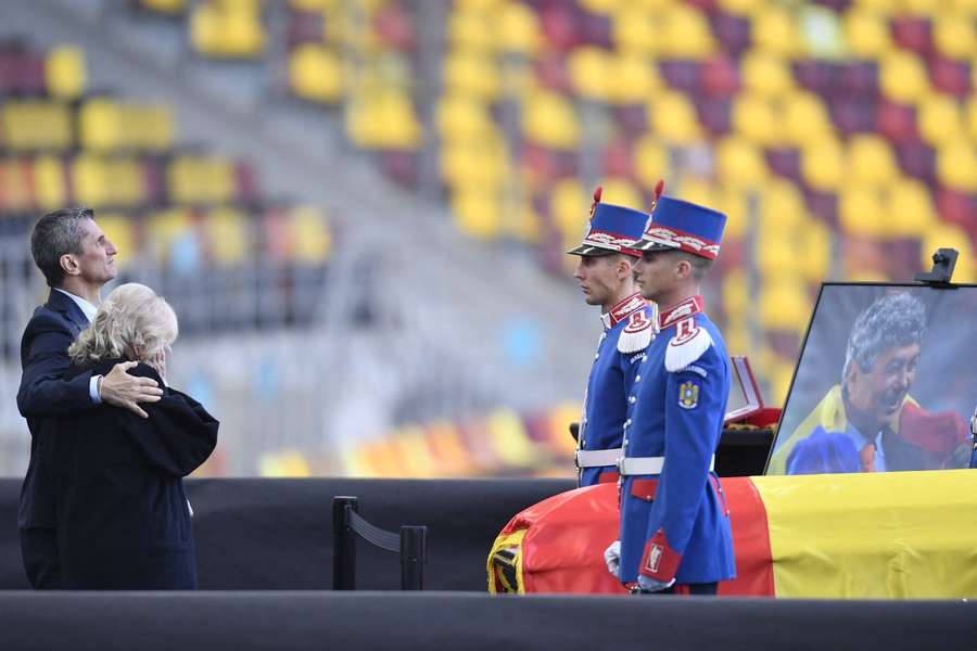 Ceremonia de înmormântare a lui Mircea Lucescu este programată să înceapă vineri (10 aprilie) la ora 12:20, la Cimitirul Bellu din Capitală