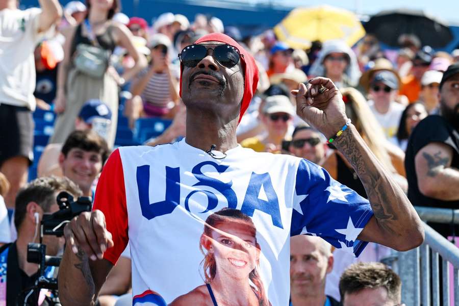 Snoop Dogg bij het beachvolleybal