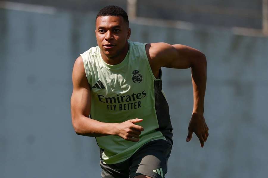 Mbappé em ação no treino do Real Madrid
