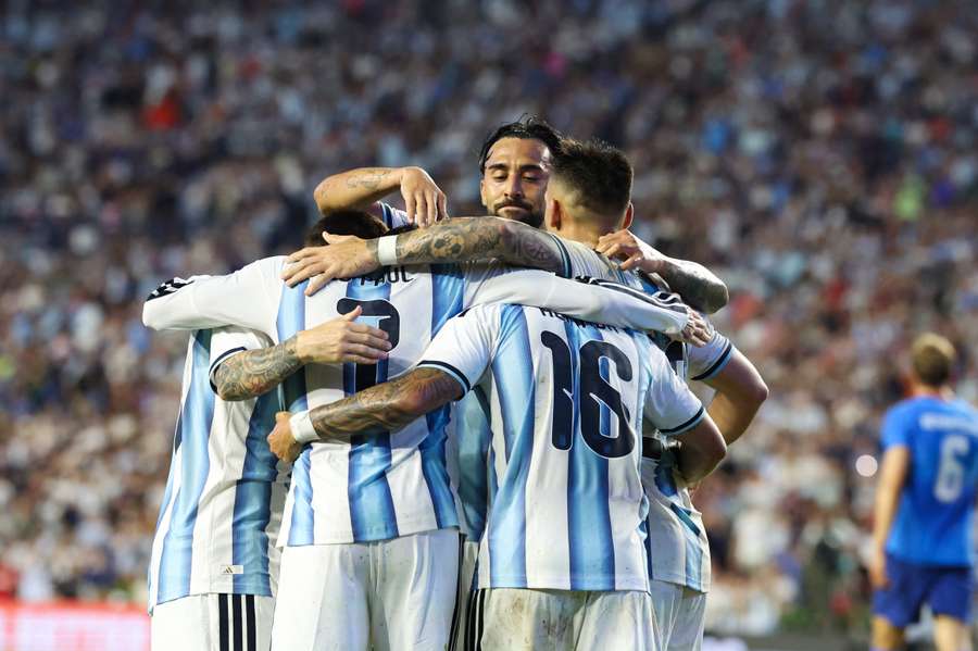 Argentyna odzyskała prowadzenie w rankingu FIFA przed MŚ. Spadek Polski Argentyna odzyskała prowadzenie w rankingu FIFA przed MŚ. Spadek Polski