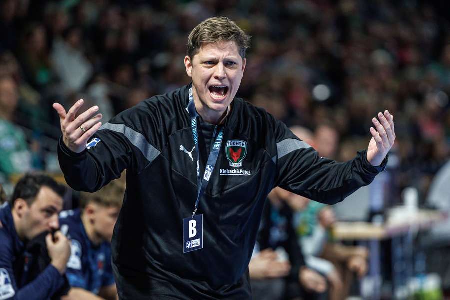 Füchse-Trainer Nicolej Krickau musste die Niederlage seines Teams gegen Lemgo mitansehen. Füchse-Trainer Nicolej Krickau musste die Niederlage seines Teams gegen Lemgo mitansehen.