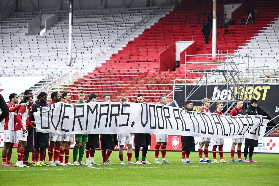 Steun voor Overmars van de spelers van Antwerp