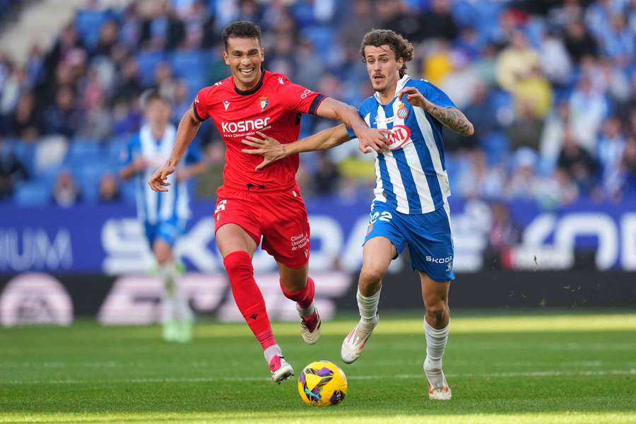 Espanyol y Osasuna desquician en un partido lamentable.