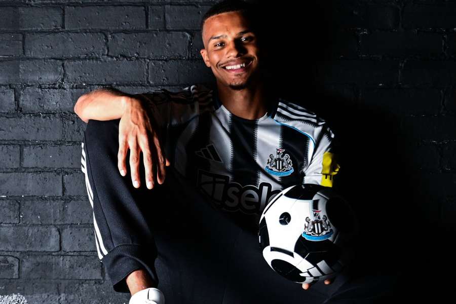 Malick Thiaw apresentado no Newcastle
