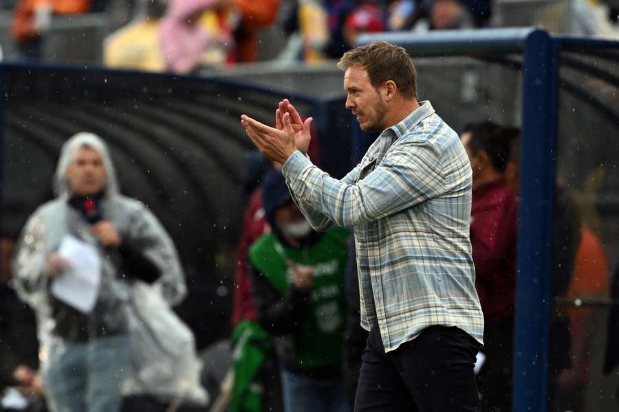 Julian Nagelsmann im Holzfällerhemd bei seinem Debüt als Nationaltrainer Julian Nagelsmann im Holzfällerhemd bei seinem Debüt als Nationaltrainer