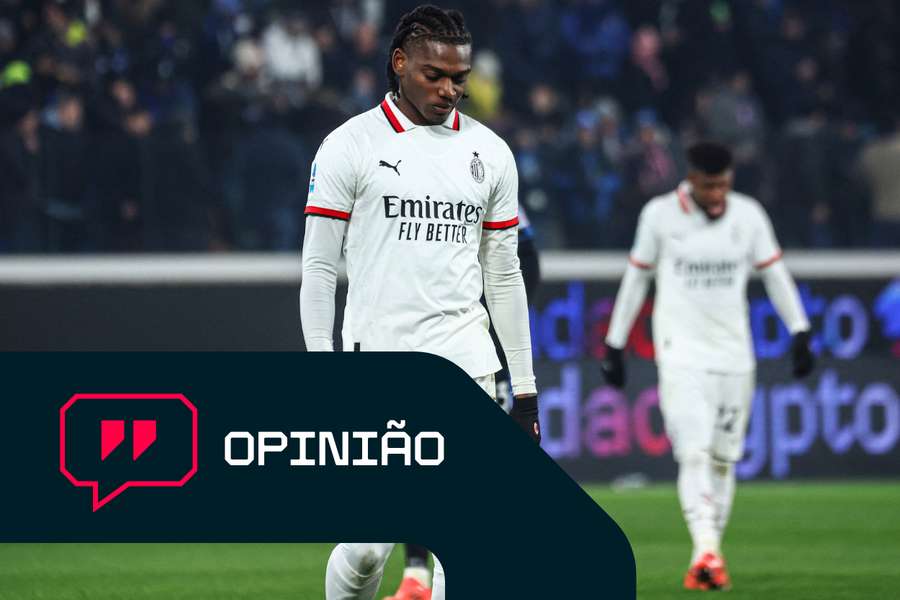 Rafael Leão deixa o Estádio Gewiss desconsolado após o Atalanta - AC Milan