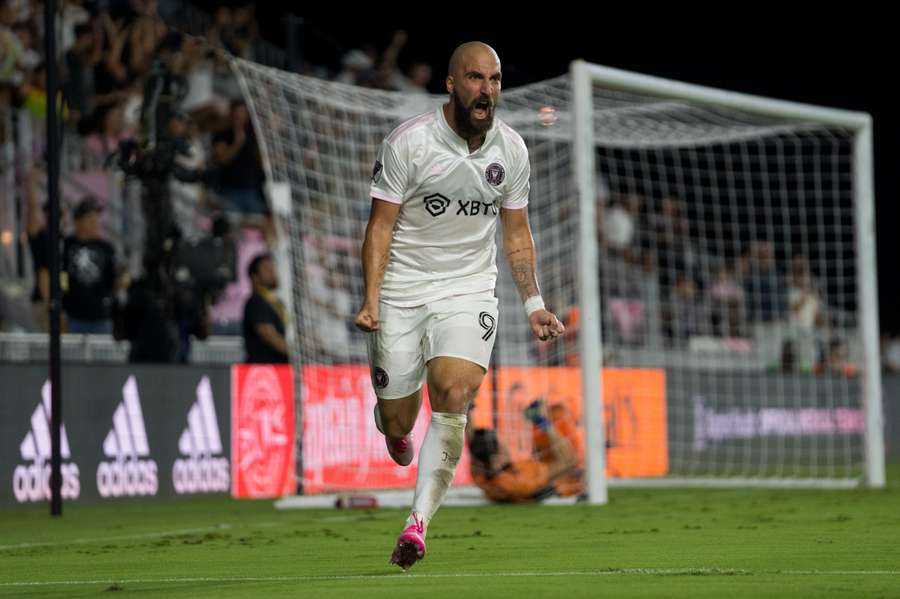 Higuain com a camisola do Inter Miami