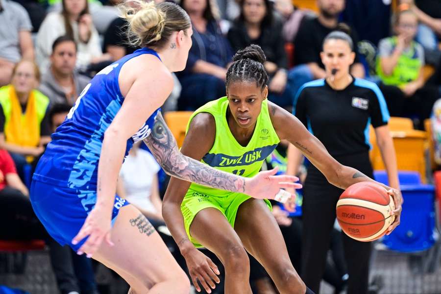 Valériane Ayayiová zaznamenala double double.