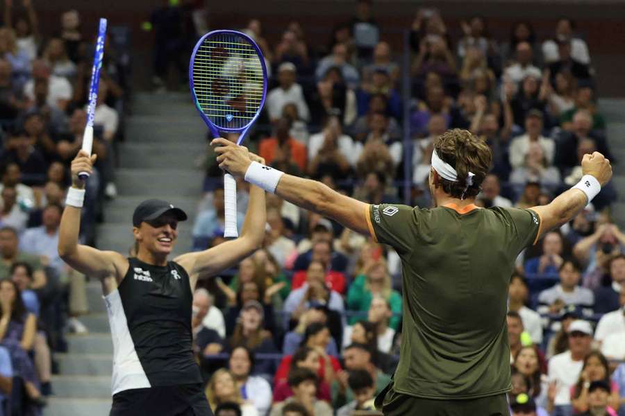 Tenis Flash: Świątek przegrała w finale miksta US Open. Chwalińska i Klimovicova w grze Tenis Flash: Świątek przegrała w finale miksta US Open. Chwalińska i Klimovicova w grze
