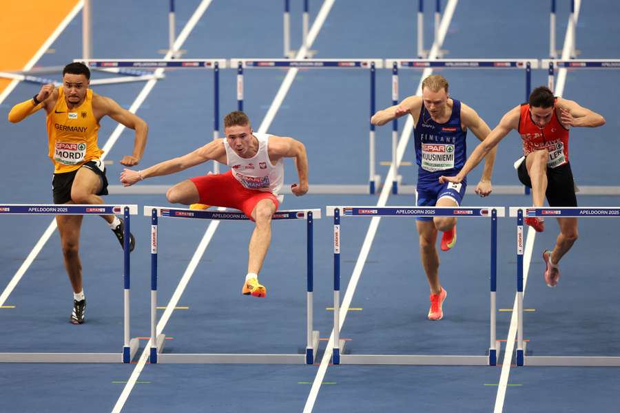 Szymański w finale biegu na 60 m przez płotki. O medal powalczy wieczorem