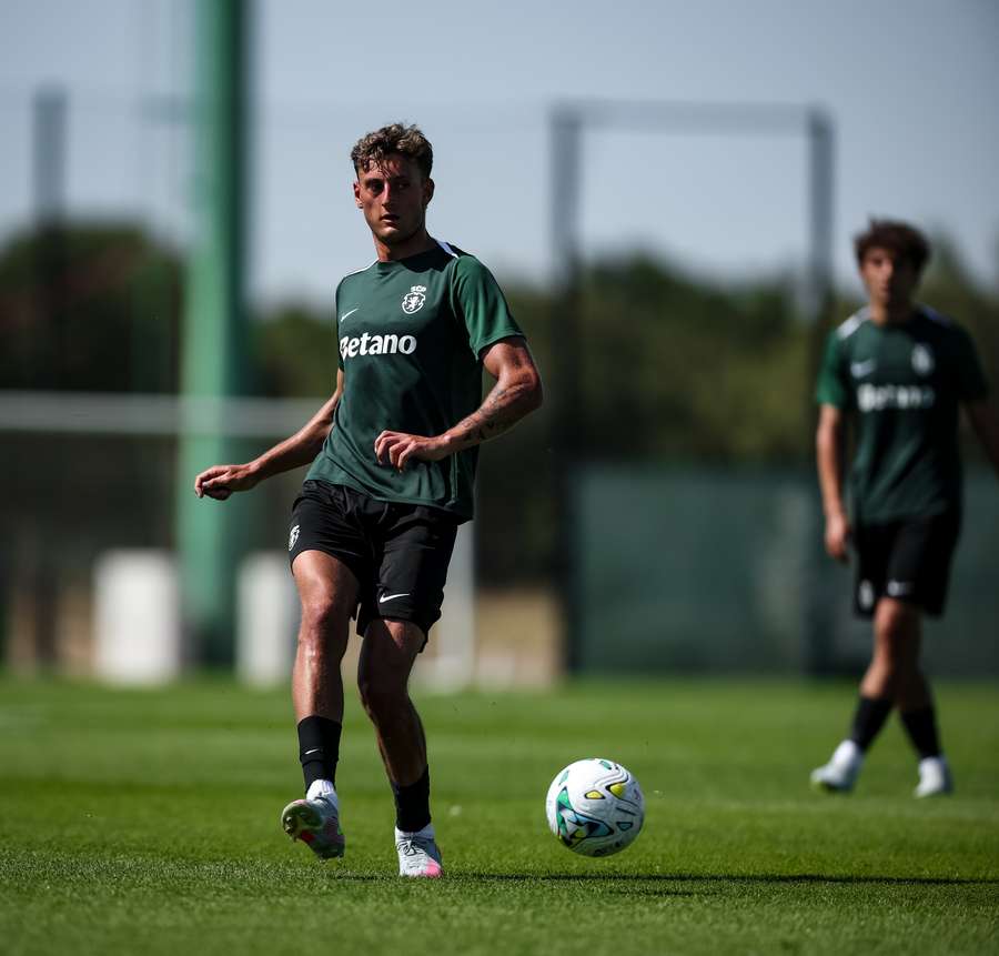 Silas Andersen em ação no jogo com a equipa B Silas Andersen em ação no jogo com a equipa B