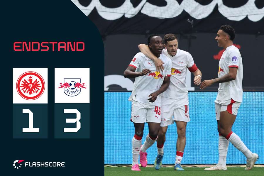 Leipzig feiert das Solo-Tor von Yan Diomande (l.)