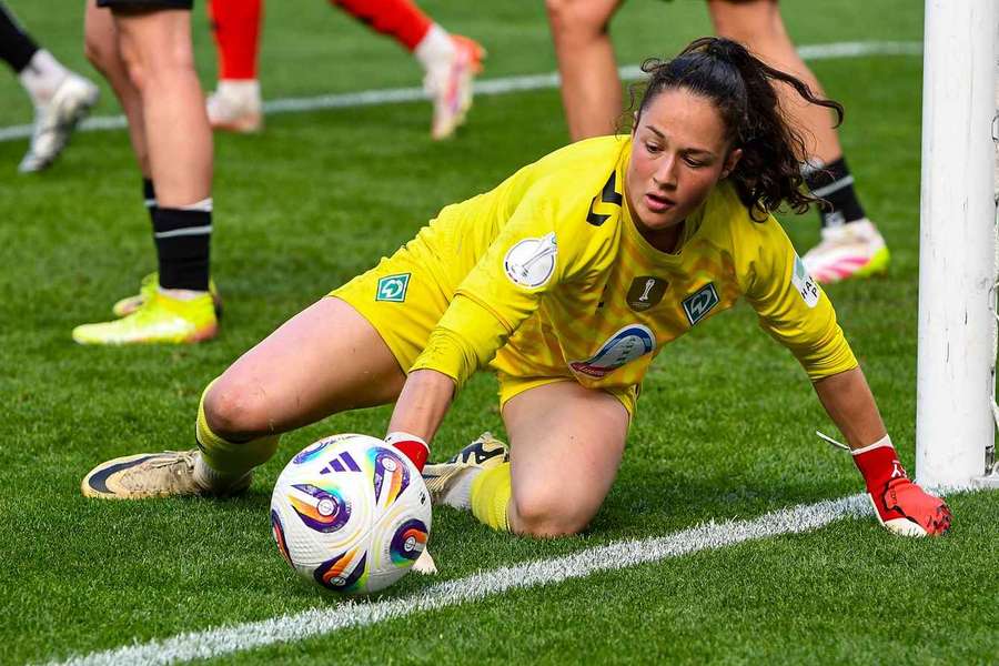 Livia Peng im DFB-Pokalfinale der Frauen.