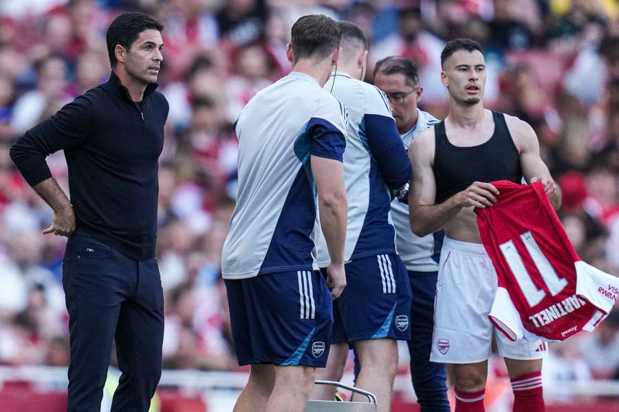 Arsenal pornește în cursa pentru titlu la Manchester United, echipă reînnoită