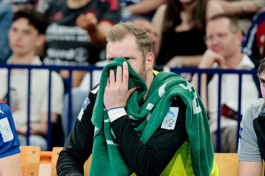 HSV-Torhüter Johannes Bitter zittert mit seinem Klub weiter um die Lizenzerteilung in der Bundesliga.