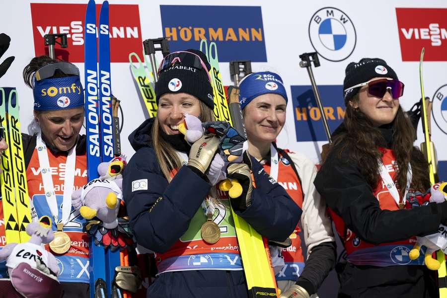 Dziewiąte miejsce Polek w sztafecie, Francuzki obroniły tytuł podczas MŚ w biathlonie