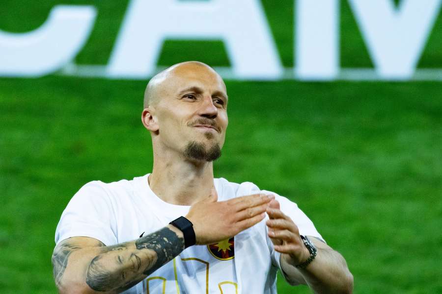 Vlad Chiricheș, defesa da Roménia
