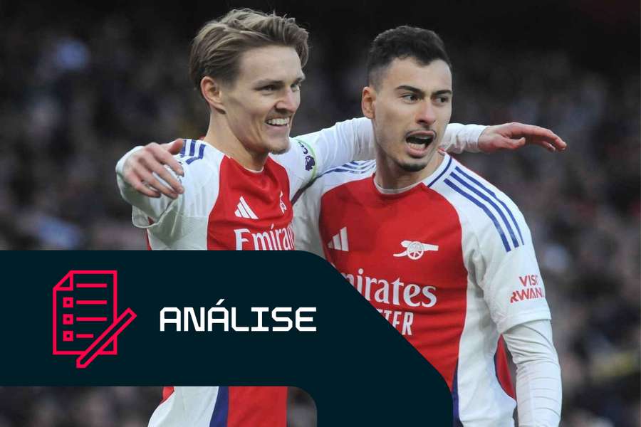 Martin Odegaard do Arsenal (à esquerda) celebra com Gabriel Martinelli
