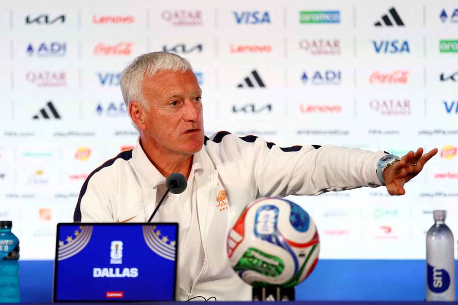 Deschamps na tlačovke. Deschamps na tlačovke.