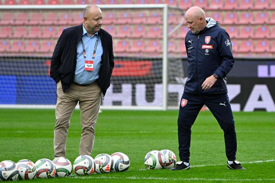 Petr Fousek a Ivan Hašek na tréninku národního týmu.