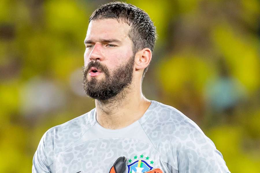 Alisson criticou a desatenção brasileira na bola aérea