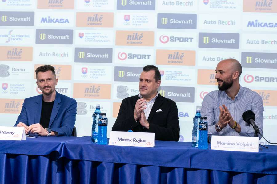 Noví kormidelníci absolvovali tlačovú konferenciu.