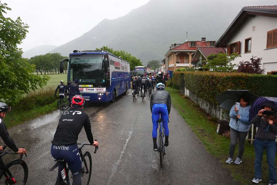El Giro ha recortado su 13ª etapa debido a la meteorología desfavorable