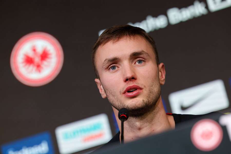 Auf der Pressekonferenz wurde Neuzugang Sasa Kalajdzic von der Presse durchlöchert.