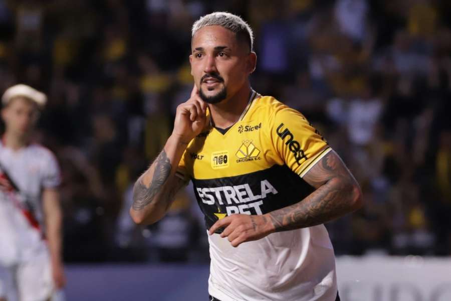Jhonata Robert garantiu a vitória do Criciúma sobre o Atlético-GO Jhonata Robert garantiu a vitória do Criciúma sobre o Atlético-GO