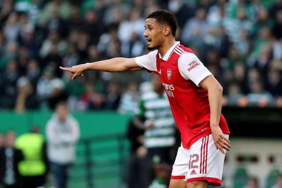 Saliba lesionou-se diante do Sporting mas vai ficar no Arsenal até 2027