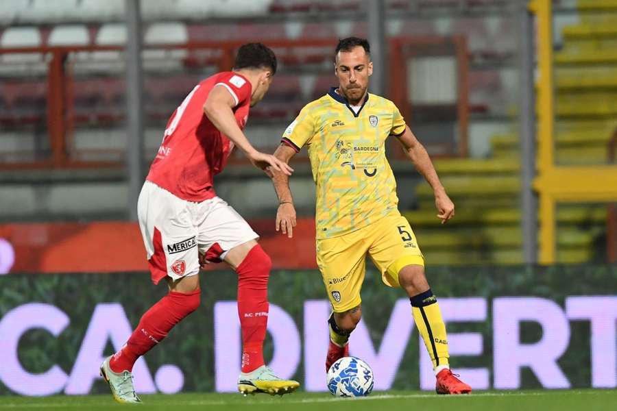 Serie B: Marco Mancosu segna da centrocampo contro il Perugia VIDEO